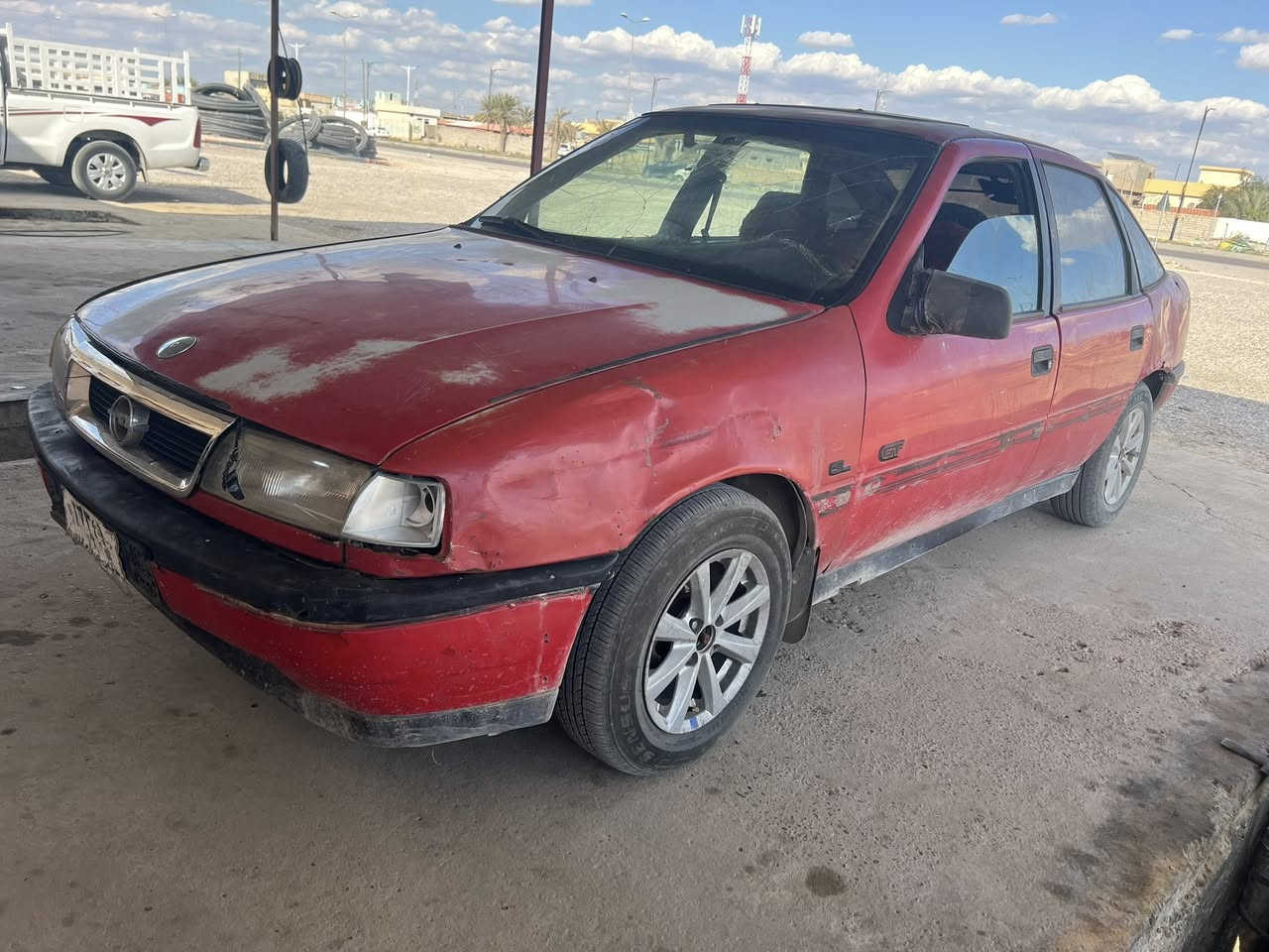 اوبل فكترا ماعرف شكد موديلها
كير محرك زربه بس يمشن 
صدرها من تظرب طسه يكول اخ
مابيها بس التواير زينات 
سعر 16 وبها مجال 
رقم فحص صلاح الدين 
صاحبها موجود وعندي وكاله بيها 
***********
