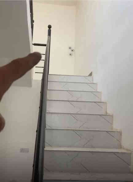 السلام عليكم
للايجار 
بيت طابقين بناء كامل وجديد ١٠٠متر مفصول الطابق الاول عن الطابق الثاني الطابق الاول مدخلين والطابق الثاني مدخل واحد كل بيت فيه غرفة نوم وصالة وهول داخلي ومطبخ وصحيات كاملة 
البعيثة قرب المجزرة العصرية شارع صيدلية السنبلة إيجار الطابق الارضي 
٤٠٠ والطابق الأعلى ٣٥٠ لمعرفة التفاصيل الاتصال بالرقم ***********
احمد ابو زيد
