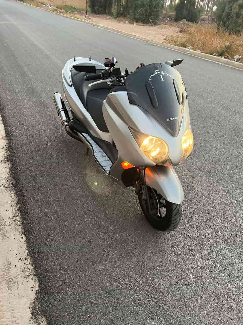 فورزة للبيع 0/10
S7 أربع تحويلات 
عليها منضومة زنون ناصي أصفر ولعالي ثلجي 
الدراجة كلهة بلادية تتفئة يدات السعر 14وبي مجال 
عنوانهة بغداد ***********
