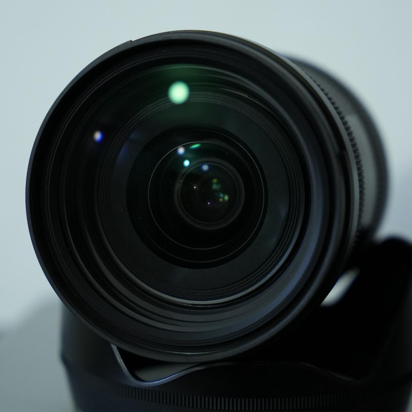 للبيع فقط عدسة سكما 24-70 2.8 للسوني غراضها كاملة جنطة وقبقات وهود وكارتونة
السعر مليون وبيها مجال بسيط كلش ونظافة العدسة مبينه بالصور والزجاج مالتها مابي خدش 
مكاني بغداد 
وهذا رقم تليفون ***********
