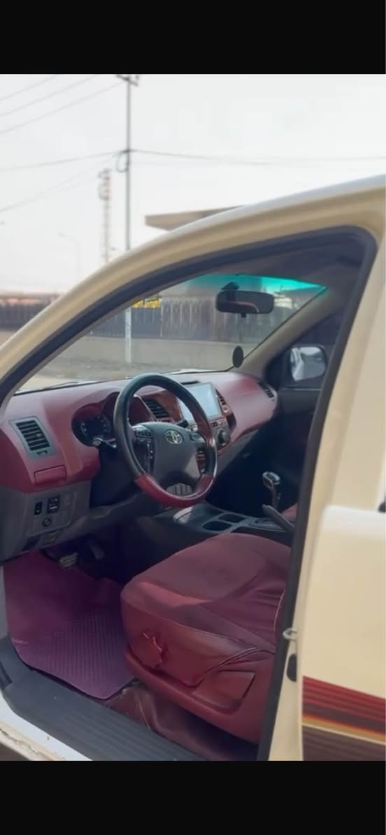 تويتا هايلوكس 
مؤديل٢٠١٢ تؤماتيكه سحودى شاسى ١٩
سياره كه كه سبوغى نيه ٤-٥ جى تحديله مه كينه ى كرايته وه به س بى حيبه سه نه وى تازه يه به ناوى خؤمه موافه قه ى جام ره شى له كه له زور توندو تؤله بى مه سره فه سحرى ١٨٨ ورقه و مه جال 
ره قه م /*********** سحرى پارجه ره شه كه زور هه رزانه أربيل, العراق
