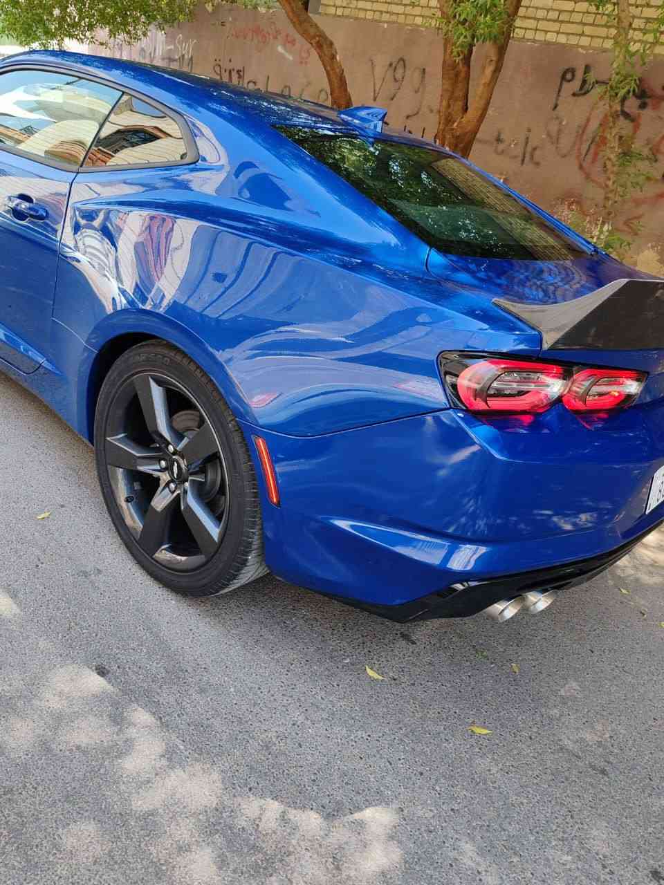 السلام عليكم 
كمارو موديل ٢٣ 
2Ss6200 ٨ سلندر 
مكان السيارة بغداد باسمي تحويل مباشر رقم مميز 
حادث السيارة سرقة مكينة وكير وراجعات بلاد الكير ١٠ نمر بجم مال كصة كاملة جبت وشديت مال موديل ٢٣ نفس الموديل يعني بدون حادث فقط غراض مبيوكة وشديتهن وكلهن اصليات السعر ٢٥٥ وبيها مجال للشراي 
***********
