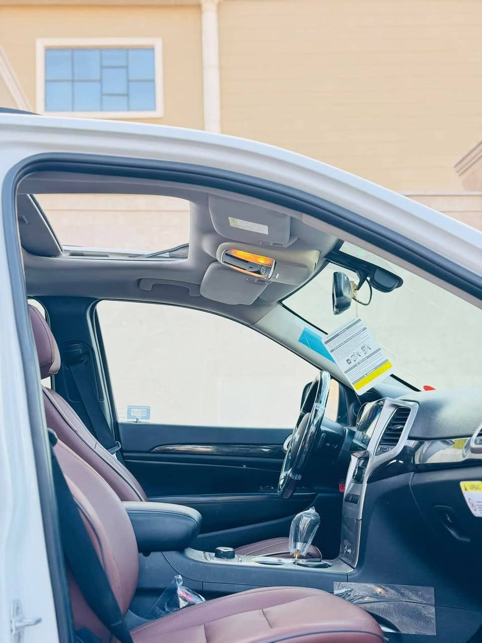 السلام عليكم
للبيع #جيب_شيروكي_لاريدو

#موديل 2013

السيارة وكالة خليجي مكفولة من الصبخ والضربة بنزين عادي رقم بغداد الدولي انكليزي حجم #المحرك 6 سلندر  3600 

#المسافة_المقطوعة 80 الف حقيقي.. 

#مواصفات السيارة فول 1/1

1.شاشة كبيرة 

2.بصمة تشغيل 

3. مقاعد جلد اصليه 

4.كراسي كهرباء

5.داخل بيجي 

6.المقاعد تدفئة مع تبريد 

7.سلايت بنرواما

8. سستم صوت 

9.جنطة قطعتين 

10.يدات ستيل اصل 

11.تبريد قطعتين ثلج 

12.تحكم استيرن جهتين 

13.ناقل حركة ٨ نمر 

14.فور ويل 4×4

15.كاميرا خلفية دوارة أصلية 

16.حساسات امامي خلفي

17.زراكات لايت 

18.كلوب طوارئ بالجنطه

19.برده بالصندوق شركة

20. ماوس تحكم أنظمة القيادة 

21. بصمة أبواب

سيارة جديدة بعدها بوضعية الشركة المكان #بغداد #حي_تونس

السعر 210 وبيها مجال

للتواصل الاتصال على الارقام التالية 

***********

***********
