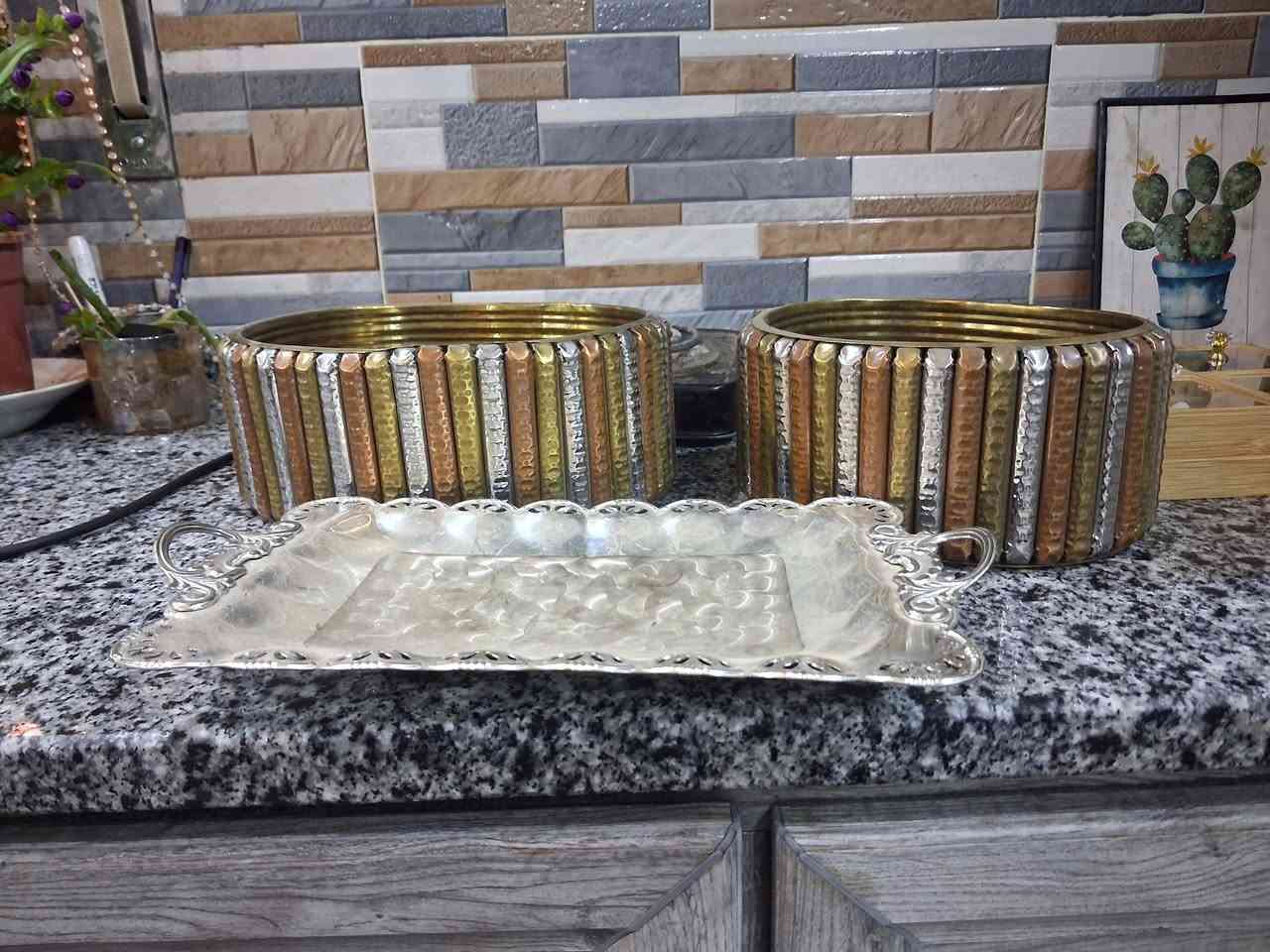 مضيفتين نحاس تركي + مضيف فضة (مطلي فضة) – قطع أنتيكا مميزة
طقم فاخر يتكون من:
مضيفتين نحاس تركي أصلي بتصميم مخدد ومميز
مضيف (صينية تقديم) مطلي فضة بزخارف أنيقة كلاسيكية
✨ القطع قديمة وتحمل طابع أنتيكا جميل
✨ شغل متين وجودة عالية
✨ مناسبة للضيافة أو الديكور الراقي
📏 الحجم: كبير وعملي
💎 الحالة: جيدة جداً كما هو موضح بالصور
💰 السعر: مناسب جداً للطقم كامل
🚚 يتوفر خدمة التوصيل


**إذا كنت صاحب هذا الإعلان وتريد حذفه لأي سبب، رجاءا أرسل رسالة إلى الدعم الفني**