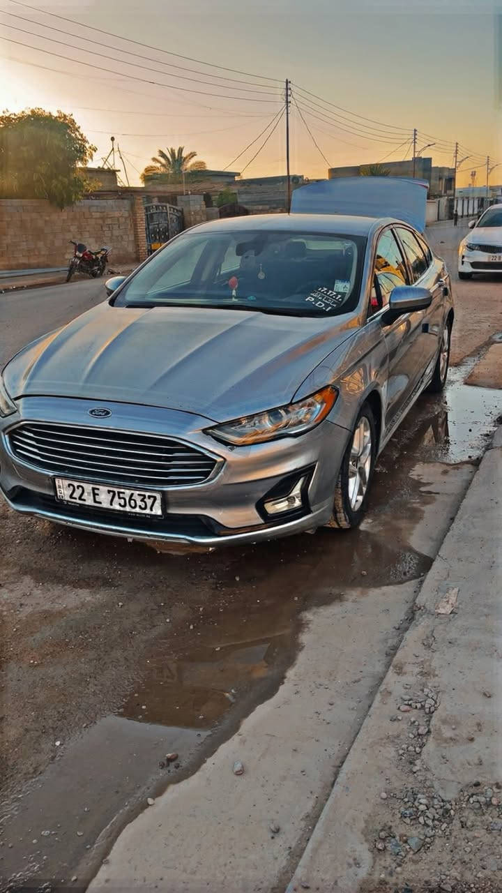للبيع او المراوس : فورد فيوجن 2020 (Ford Fusion)
المواصفات العامة:
 الموديل: 2020
 المحرك: 1500 سي سي (1.5L EcoBoost) - اقتصادي جداً وقوي.
 الفئة: فول مواصفات (ما عدا الفتحة).
🔹 تفاصيل الحادث والضرر:
 الحادث: أمامي.
 الأيرباكات: راجعة سيستم بالكامل (شغل نظيف ومرتب وبدون أي نقص).
 الرادارات: الرادار الأمامي وحساس المصد (الجنطة) معايرة وشغالة 100% وبدون أي إشارات تحذيرية بالدشبول.
🔹 أبرز المواصفات والميزات:
 نظام التشغيل: بصمة تشغيل + تشغيل عن بُعد.
 الشاشة والتحكم: شاشة كبيرة تدعم نظام Apple CarPlay و Android Auto مع كاميرا خلفية دوارة.
 أنظمة الأمان والمساعدة:
 رادار أمامي ونظام تحذير من التصادم + نظام الحفاظ على المسار.
 رادارات النقطة العمياء بالمرايا الجانبية.
 حساسات خلفية للمساعدة على الوقوف.
 الراحة والداخلية: كراسي كهرباء، نظام تكييف مركزي ممتاز (قطعتين)، وتحكم ستيرن كامل (حاكية + مثبت سرعة).
 الإضاءة والويلات: لايتات LED زنون مع إضاءة نهارية، وويل كب بلادي حجم 17.
🔹 حالة السيارة الحالية:
 المحرك والكير والتبريد والصدر بحالة ممتازة وبشرط الفحص.
 السيارة جاهزة من كلشي (شغل واطلع) وما تحتاج أي مصاريف.
📞 للتواصل والاستفسار:
 المكان: بغداد/حي الجامعه
 السعر: 113 
 الماشية: 60.000 mi
 رقم الهاتف: ***********
الرجاء الاتصال ع الرقم غير متواجد ع النت فقط اتصال او واتساب
