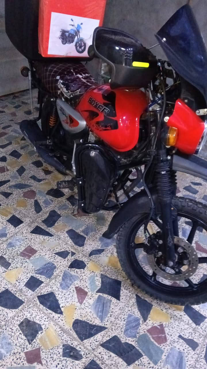 يا الله سلام عليكم دراجه بوكسر مديل 23 دراجه زيرو ما ماشيه ولا متعوبه بشرط ترايهة زيرو وذا مو زيرو لا تاخذهة  أوراق كامله ما بيهة أي نقص وذا أوراق سحب تاخذهة ابلاش  الاستفسار 
*********** 
 السعر مليون و 600
