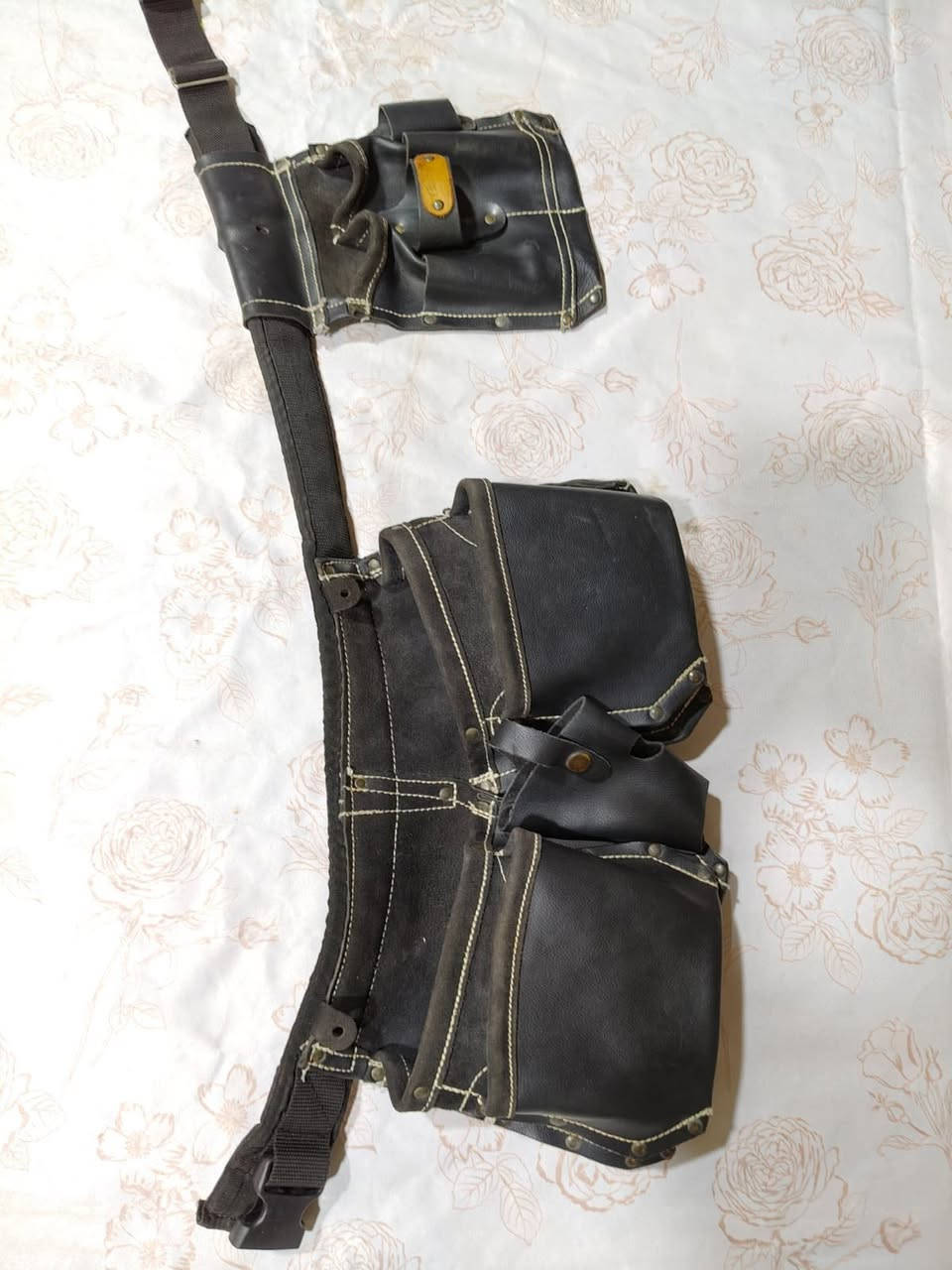 للبيع – حزام عدة جلد احترافي /امريكي  رقم الواتساب ***********
