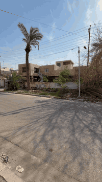 بيت يعتبر قطعة ارض 600 متر واجهة 20 نزال 30 في بغداد / الاطباء قرب شارع المطار ينباع حسب الرغبة للاستفسار على الارقام : *********** _ ***********
