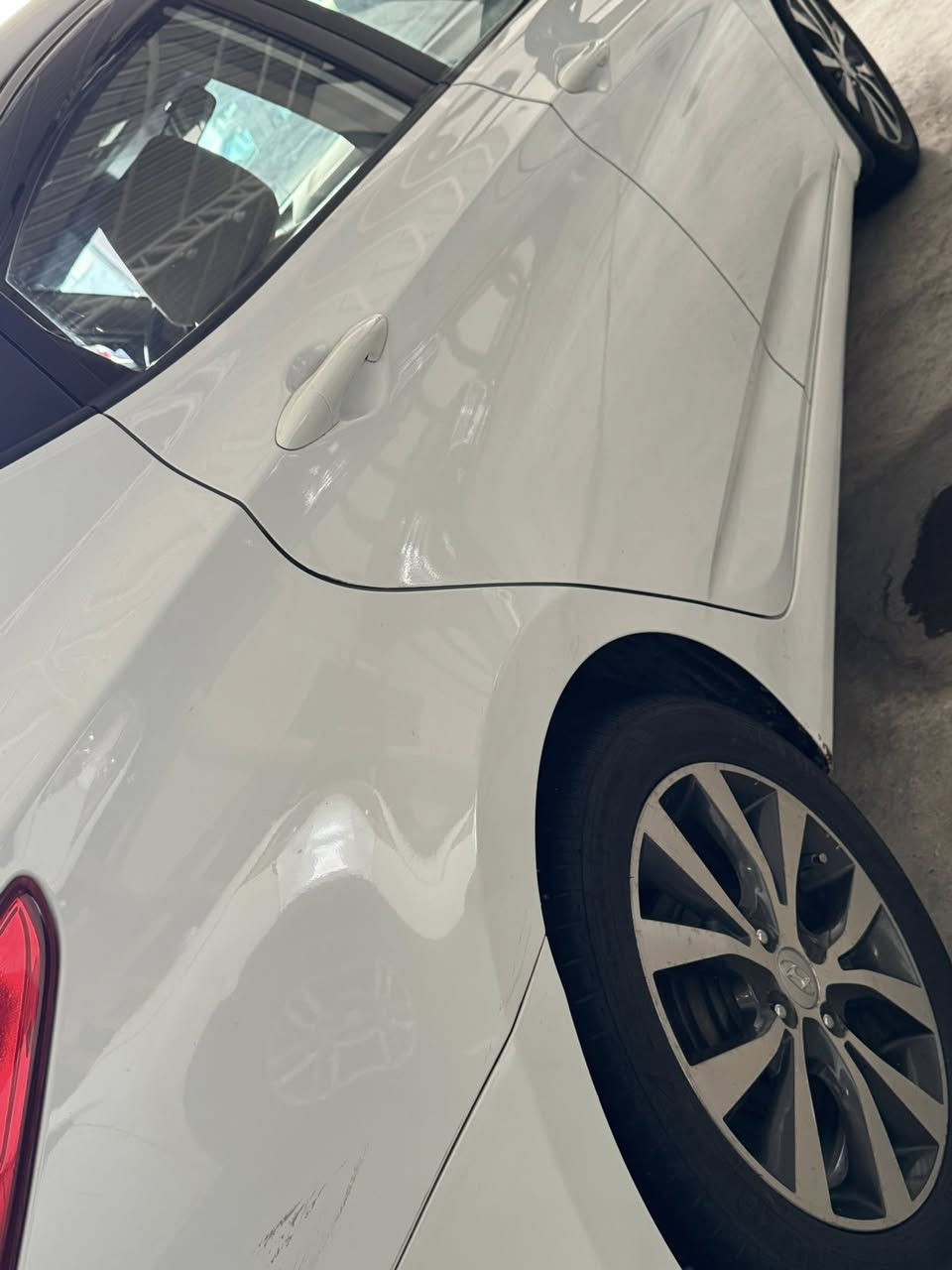 السلام عليكم 
مكان سياره بغداد ورقم سياره بغداد 
اكسنت 2015خليجي بيها جاملغ خلفي صبغ ودوساتً 
فتحه سقف تحكم ستيرن ويل كروم سياره حلوه نضيفه 
السعر 105وبيها مجال بيع او مرواس
***********فقط اتصال مابي وتساب
