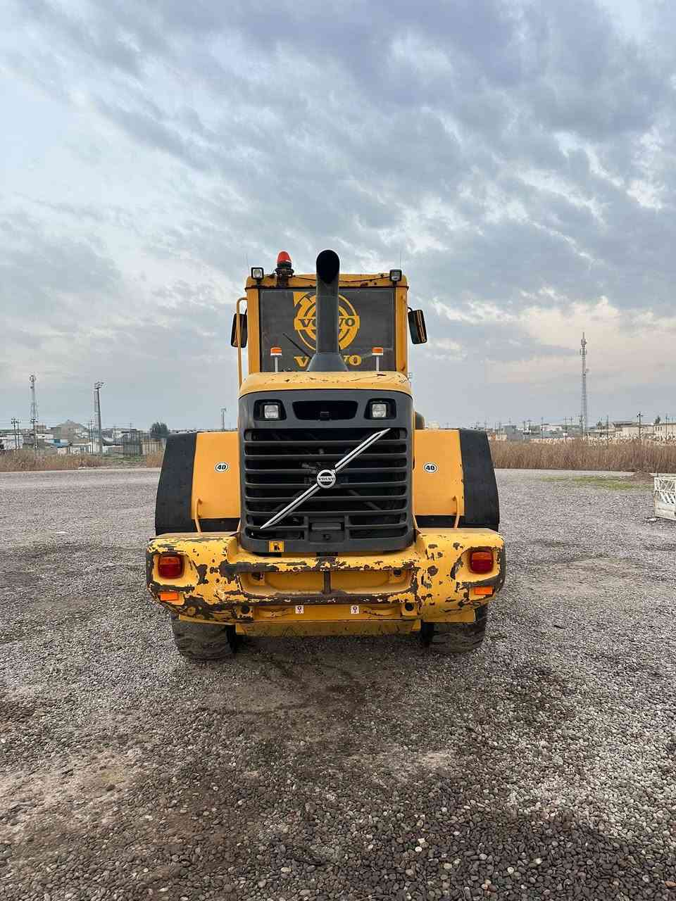 Volvo L 60 E موديل ٢٠٠٤ مشروع وطني دخول بصرا ٧٠٠٠ ساعه مشتغل سعر ٣١٥ بي مجال
***********
