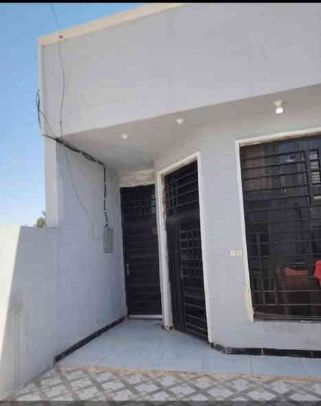 للبيع بيت بحي الحكيم بشارع بني تميم  بناء 2025 مساحته 120 متر البيت كامل من كلشي بيه سطحين مزفت وكامل السعر 35 وبيه مجال بسيط 
***********
***********
