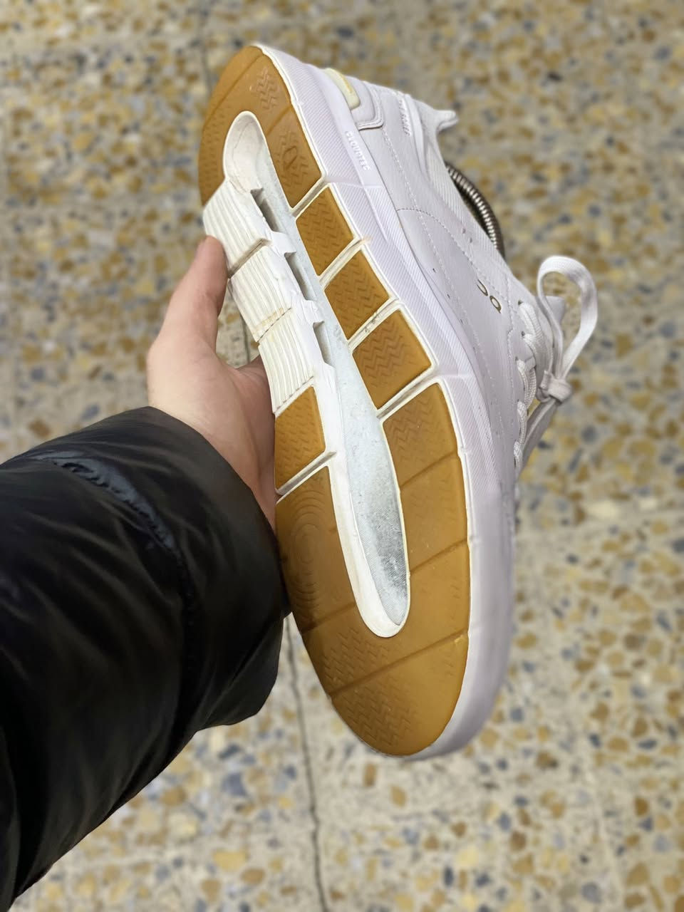 ماركة on cloud وكالة اصلي
قياس : ٤٣
طول القدم :٢٨سم 
للحجز دذلي خاص لو واتساب 
٧٧٠٨٢٨٤٢٤٢
