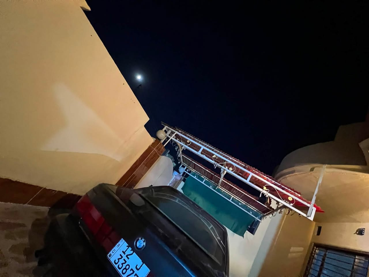 للبيع 535 اصل
محرك 28 دبل فانوس 
كير عادي شرط 
تبريد تدفئه 
السياره ناصبه وحلوه 
برده خلفيه بلاد 
شاشه قلاب 
كابون بيها 
شرط التحويل 
60 بمجال بسيط 

***********
