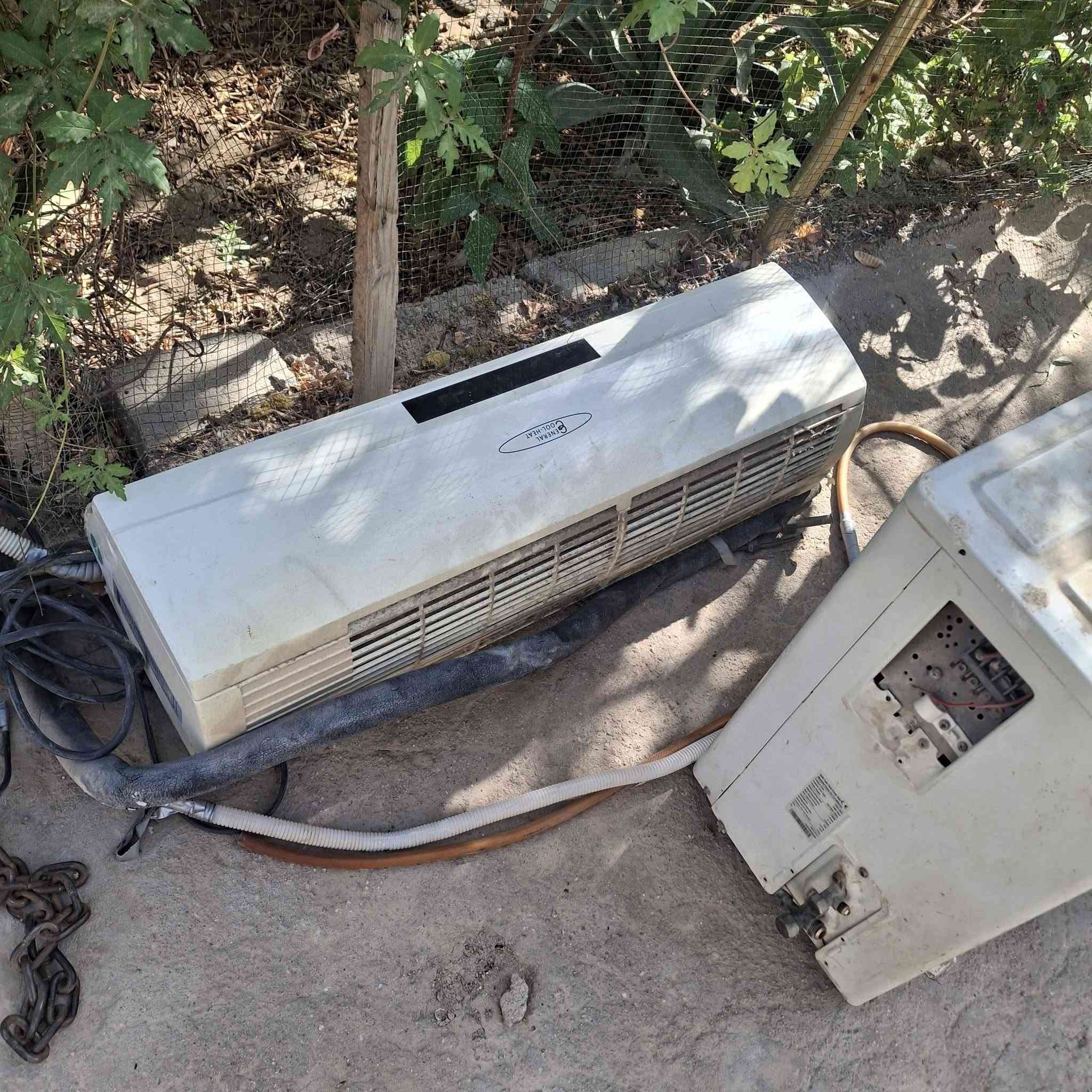 سبلت للبيع طن ونص شغال تبريد ثلج بس عوزه الحساس مالته الي بلقطعه الداخليه الستفسار اكثر التصال *********** 
او المراسله عنواني ناصريه مركز سعر 225
