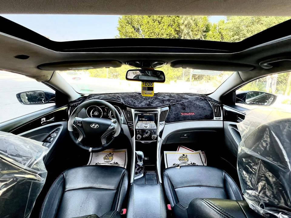 سوناتا موديل ٢٠١٣  ادوات ادوات متومه طبق الصل رقم وسونيه وسنويه مطابقه ويه رقم الشاصي مكينه ٢٠٠٠ دوش اصل سياره فول موصفات شرط ما ماشيه جديده بلكارتون  مكان السياره البصره للستفسار ***********
