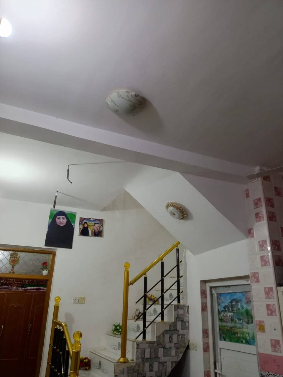 بيت للبيع بسعر مناسب75متر طابقين 3 غرف نوم واستقبال وصاله ومطبخ وصحيات حي الامين بشارع سيد حسين ابو الانشائيه قريب للشارع العام للاستفسار واتساب ***********
