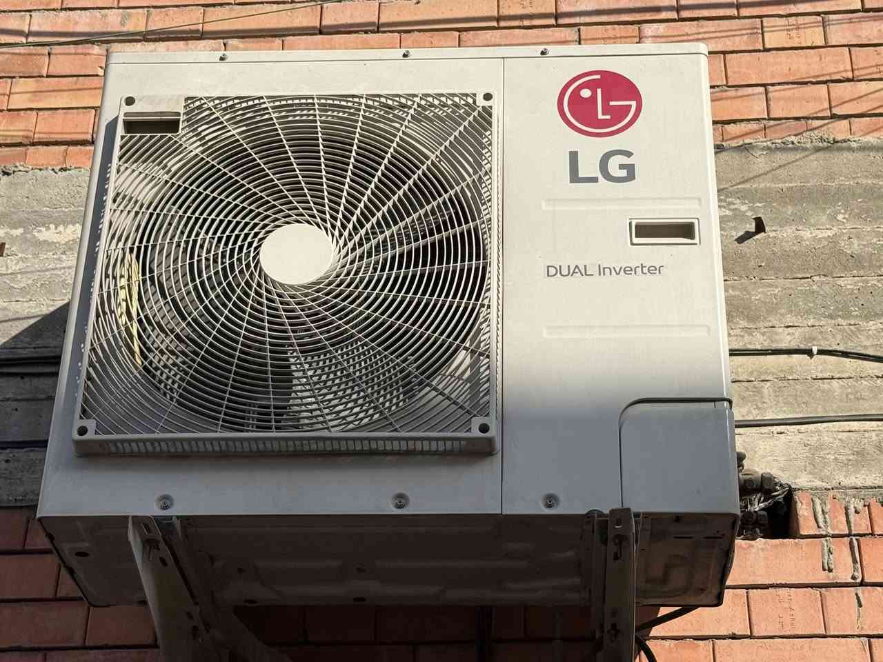 سبلت جداري 3طن نوع LG  الجديد مشتغل موسمين  تحويل تلقائي من المولد الى الوطني وتحكم بالامبيريه ( 4 امبير ،5امبير ، 6امبير  لل 10 امبير ) للبيع او مراوس بعامودي الجي 4 طن نفس النظافة 
السعر : مليون و 350 الف 
للاتصال ***********
مكاني بغداد السيدية تقاطع الدرويش
