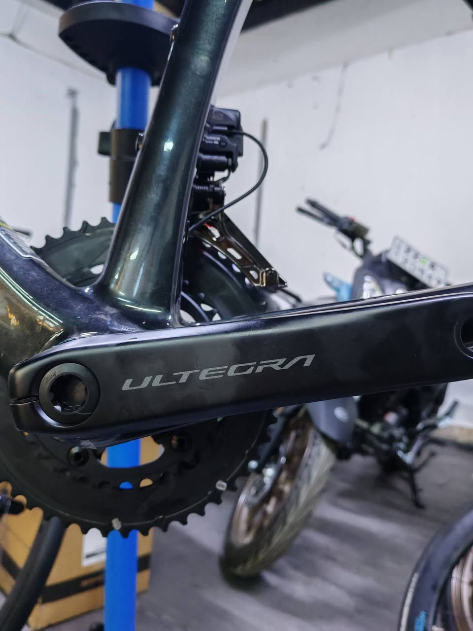 سەلام وعلیکم
مارکە  trinx Rapid F8 ایتالی
کامل کاربون  گیر کهرباء
ویل کاربوون
سیت کل ULTEGRA
گیر 12 speed
قیاس L
جدید ماماشی


**إذا كنت صاحب هذا الإعلان وتريد حذفه لأي سبب، رجاءا أرسل رسالة إلى الدعم الفني**