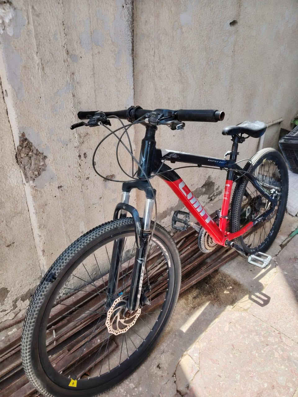 بيسكل اكسل نضيف وحلو ما بي شي بس جوب عوزه السعر 100 وبي مجال مكان ناصريه مركز تواصل عله الرقم ***********
