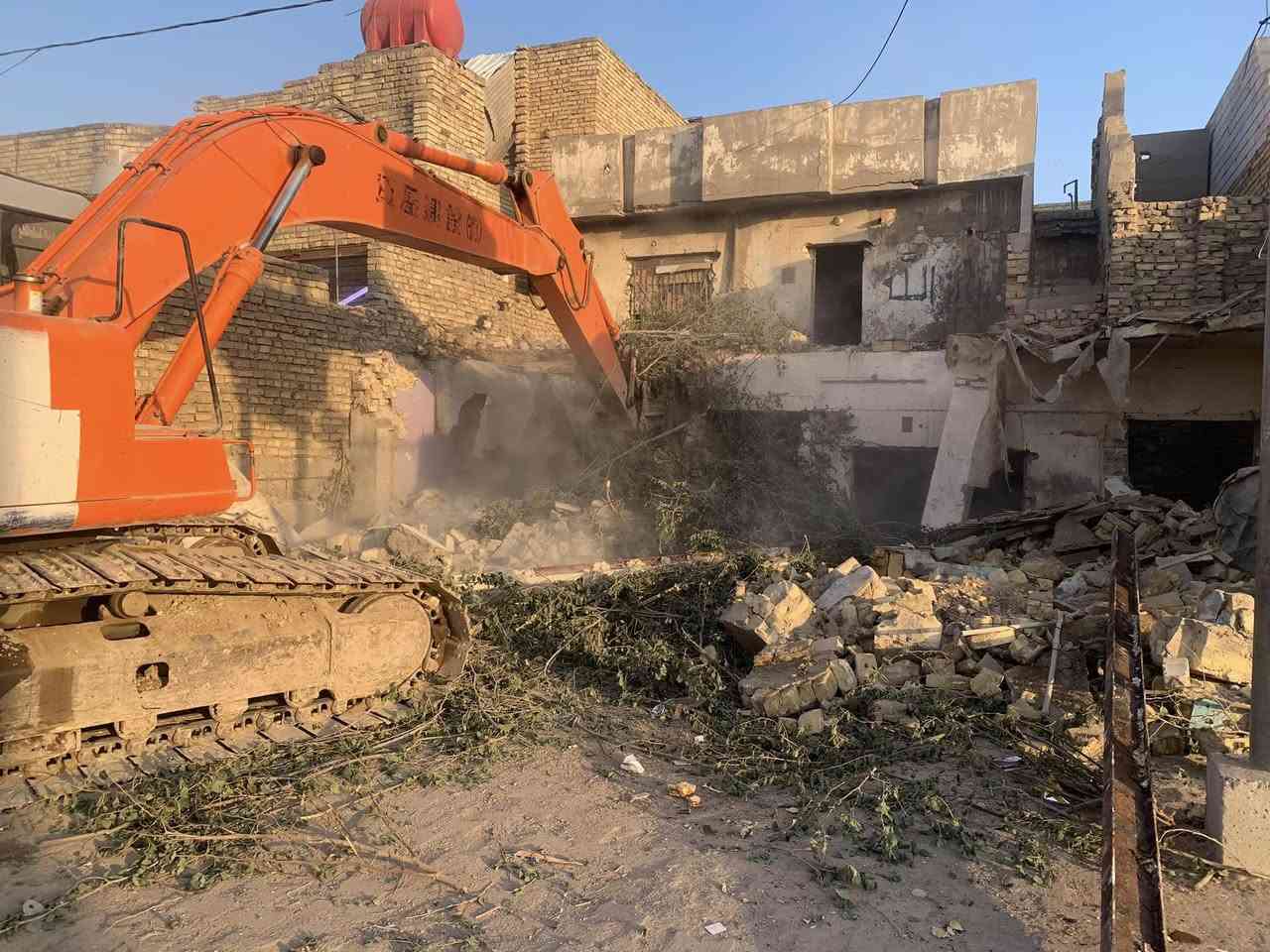 #الجميع السلام عليكم تفليش دور وتسليمها قطعة ارض جاهزة للبناء بانسب الاسعار في العمارة الاستفسار على هذة الرقم ***********
