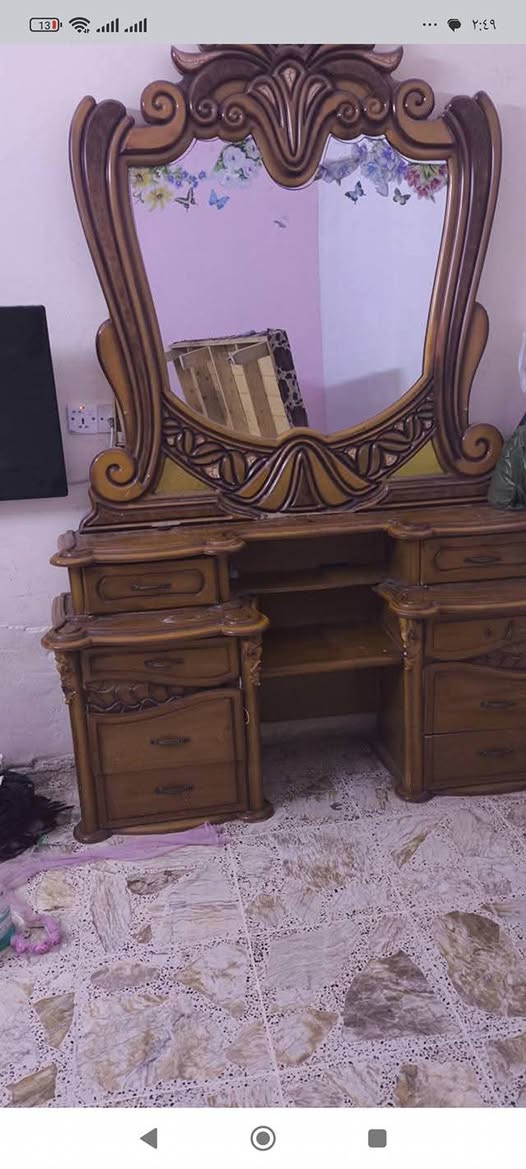 جربايه وميز مال مرايه نضيفات السعر 100 وبيهن مجال اتصال عله رقم ***********
