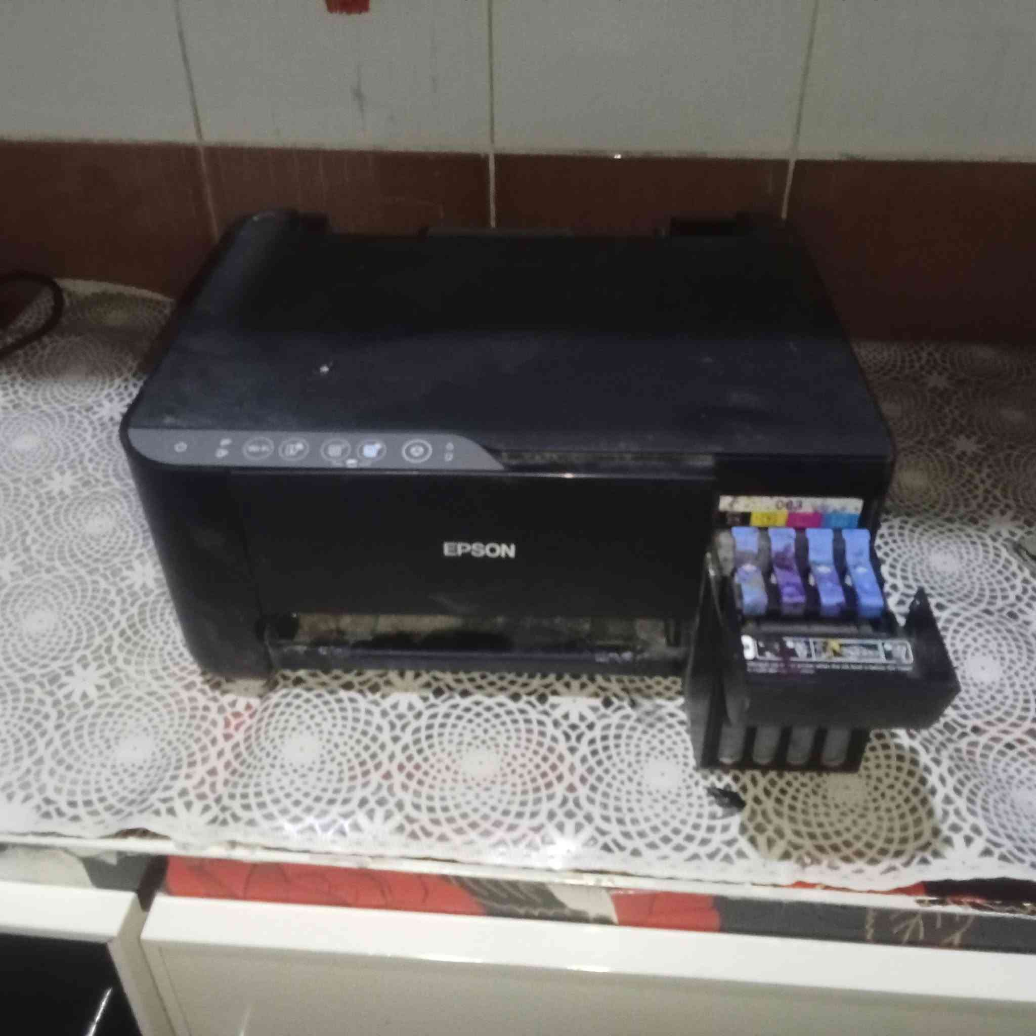 طابعهEPSON
بس جام مكسور
السعر   قيم واخذ قيم مالت الله 
 مكان كركوك بنج علي
رقم الهاتف ***********
