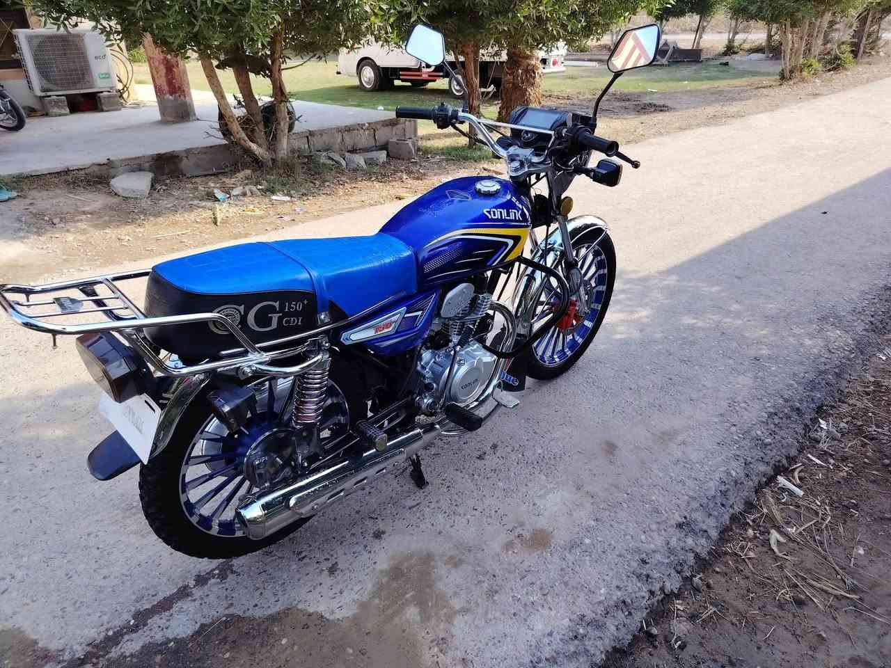 للبيع دراجة سيفان موديل ٢٤ شكل ٢٥ دراجه جديدة مابيه اي نقص محرك ضاغطه وزنجيل كهربائيات كله فول اوراق كارتونيه ومنفيس ومكاتبه مال معرض فقط بدون كمرك مكان بغداد المدائن سلمان باك سعر (٨٠٠) وبيه مجال قليل للاستفسار *********** واتساب الموشراي لايتصل ولا يعلق لحد يكسر بحلال العالم
