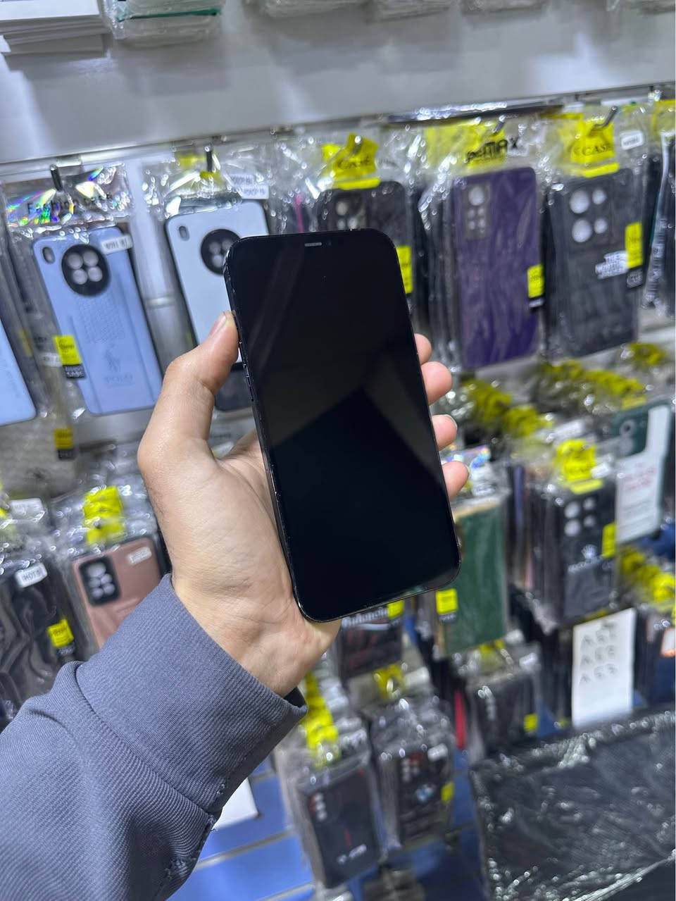 ئایفۆن ١٢ پرۆ ماکس ٢٥٦ گیگا یەک سیم مۆبایلەکە بەس پاتری گۆراوە هەمووشتیکی بیلادیە بەزەمان نرخی ٢٧٠ دۆلار ناونیشان هەلیر گەرەکی قەلاتی نویی ژمارە تەلەفۆن و وەسئەپ (***********) أربيل, العراق
