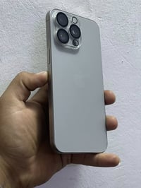 ايفون 15 برو ماكس • ٢٥٦ • شاشة فيها نقط