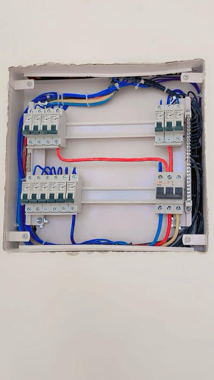 السلام عليكم
كهربائي تأسيس سيكون وبوري وضاهري جميع الأنواع وصحيات ونصب كامرات بأسعار مناسبه متواجد في شقلاوة للاستفسار 
*********** اتصال
***********واتساب
