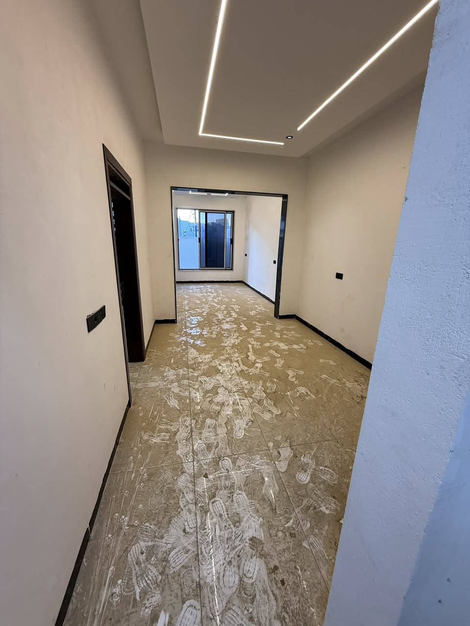 #عروض #مكتب #دانيه # للعقار #
#تجدون #كل #ماهوا #جديد #ومميز #لد #مكتبنه
🌟 فرصة مميزة لامتلاك بيت أحلامك! 🌟

📍 الموقع: درا للبيع مجمع النور

🏓خلف المول لهيكل 
🏓وصل جمعية 
📐 المساحة: [120] م²
🏛️ الواجهة: [6] متر] 
🛏️ عدد الغرف: [4] غرفة نوم 
🚿 عدد الحمامات: [2] حمام
🛋️ تفاصيل إضافية:
▫️ صالة واسعة
▫️ مطبخ [حار+بارد]
▫️ / كراج / سطح
▫️ نوع البناء: [حديث زيرو وتسليم فوري]

🏗️ عدد الطوابق: [ طابقين]
📶 الخدمات:
✔️ ماء حلو دائم
✔️ كهرباء وطنية

💰 السعر يذكر عنده الاتصال او مرجعة المكتب 

🔴الكائن سايدن التعليم العالي قرب مجمع الغزل
مكتب # دانيه # للعقار # 

🔴نستقبل كافة العروض العقارية في مناطق الموصل 

🔴سكني تجاري زراعي 

📞 للاستفسار والمعاينة:

📲 [*********** 

📲 [*********** 

#حي #الملايين #الاولى #الملايين #الثانيه 

#دار #للبيع #بيت #للبيع #تقطيع #الملاح
