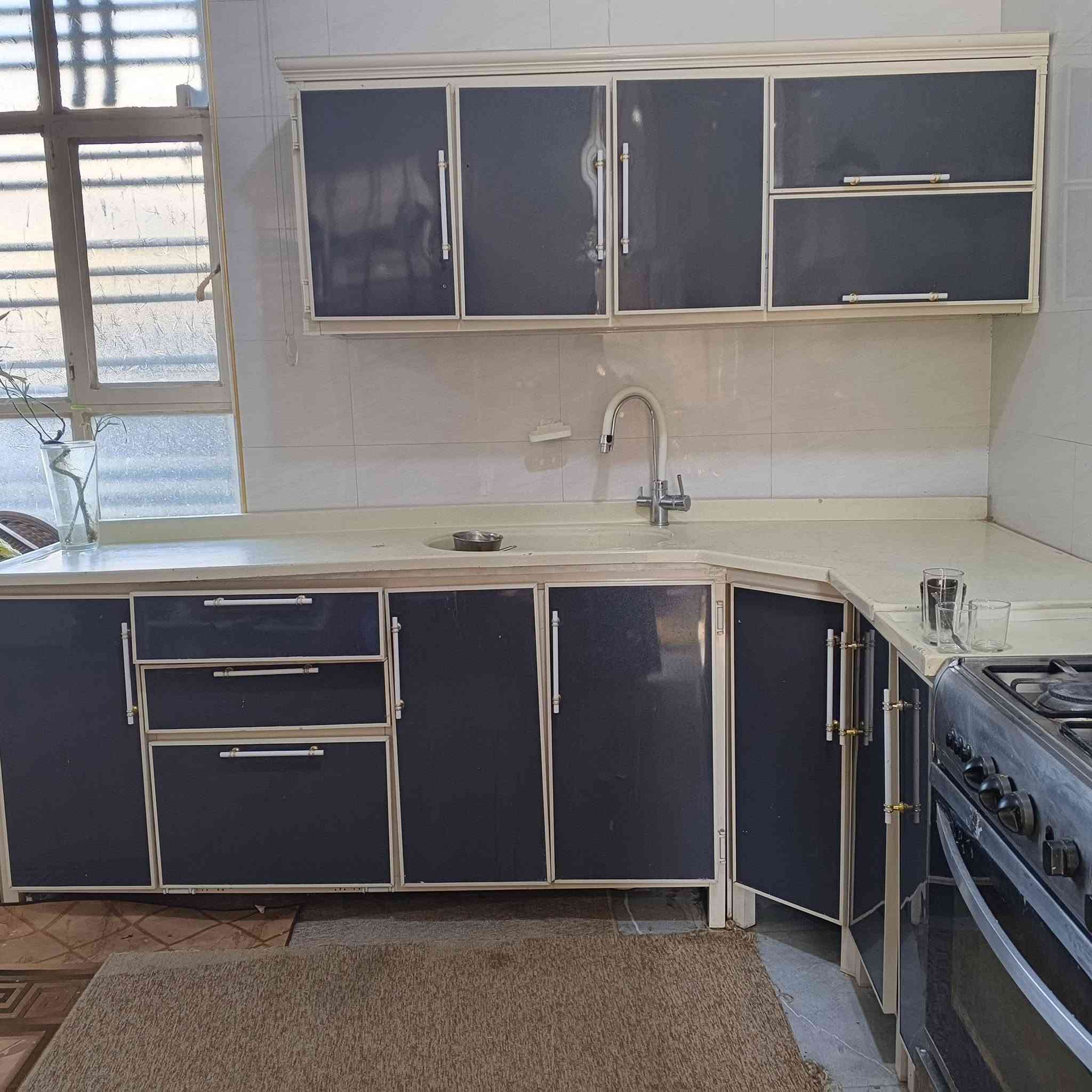 للبيع سعر 400بدون طباخ...***********
