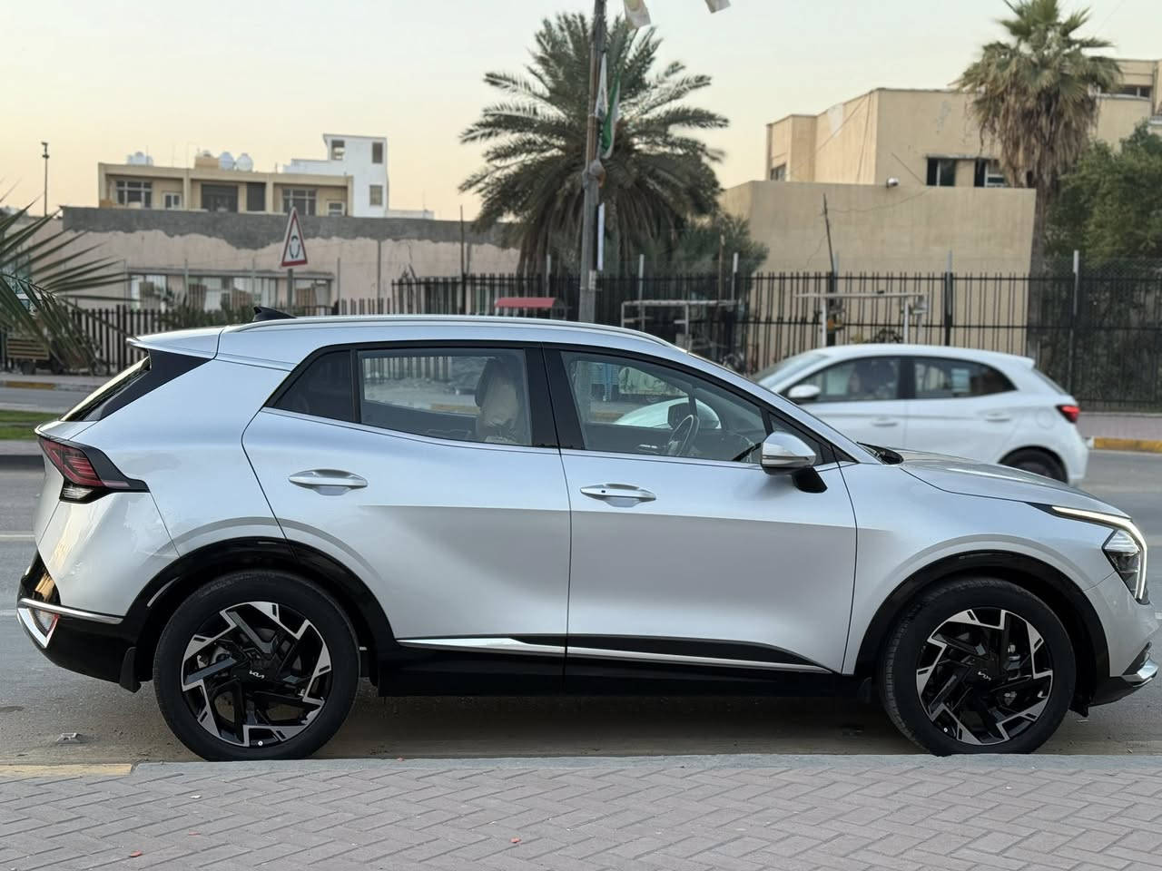 سلام عليكم
سبورتج موديل 2024 خليجي سيارة جديدة ماشية 21 ألف سبير ما نازل رقم بغداد تحويل ثاني يوم مواصفات بصمة تشغيل عن بعد رادارات تحكمات مودات قيادة شواحن بالكشن قطعتين تبريد كرسي كهرباء تدفئة ستيرن مكان السيارة بغداد الاعظمية سعر السيارة 225 وبيها مجال 
***********
***********
