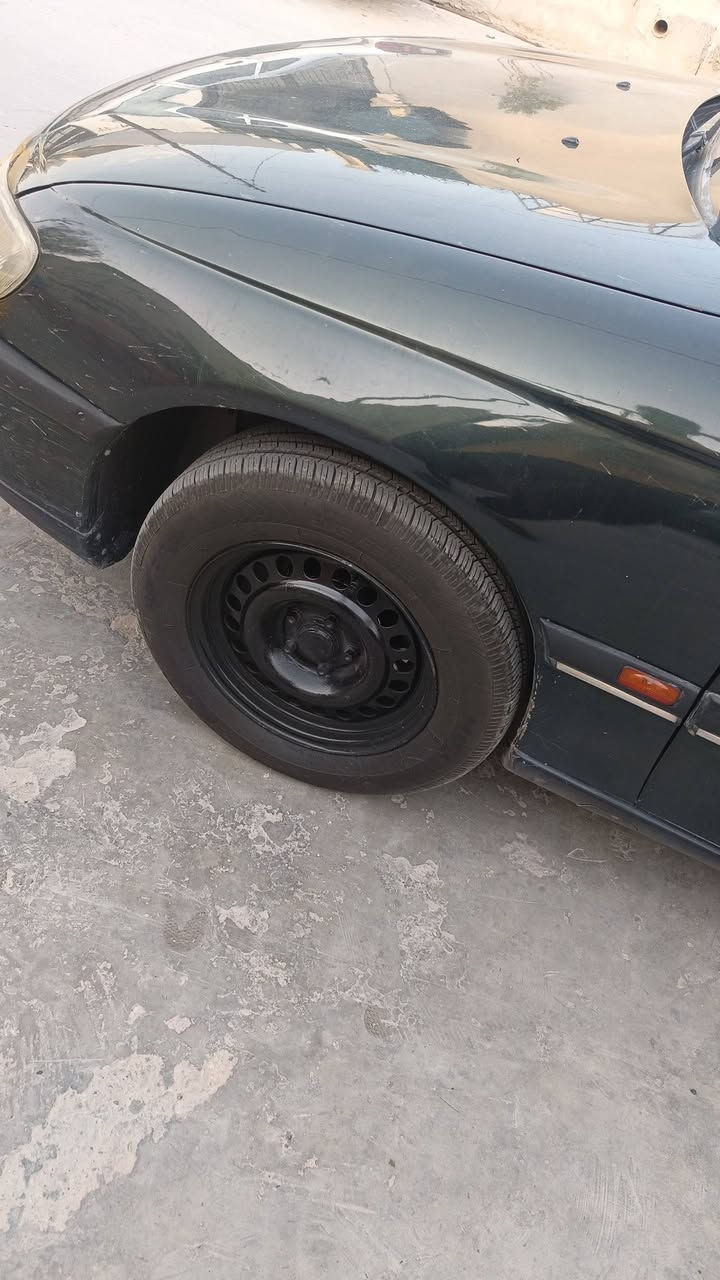 اوميگا للبيع موديل ٩٤ رقم كركوك جديد سنوية لل٣٠ هزة جديده بطاقة بانزين  محرك ٢٠ فل قبق اسود كير عادي جامات امامي كهربائي مرايات + كشنات كهربائي للبيع او مراوس سعرها ٤٢ بي مجال بسيط ***********  مكان السيارة كركوك
