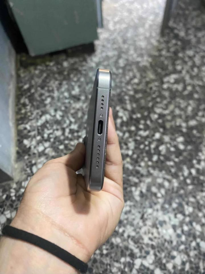 للبيع فقط IPhone 15 pro max ✅❤️
الجهاز مستبدل شاشة اصلية ٣ خيارات ضمان انطيك بيه وين متريد الباقي كفالة عامة بطارية٨٨ عدد الدوات ٨٧٠ الجهاززز نضيف شوف العين سعر الجهاز ٨٥٠ وبي مجال بسيط جداا عجبك اهلا ويهلا ما عجبك جوه مداسك الجهاز وكلشي بسوك 
*********** العنوان واسط الصويرة ❤️
