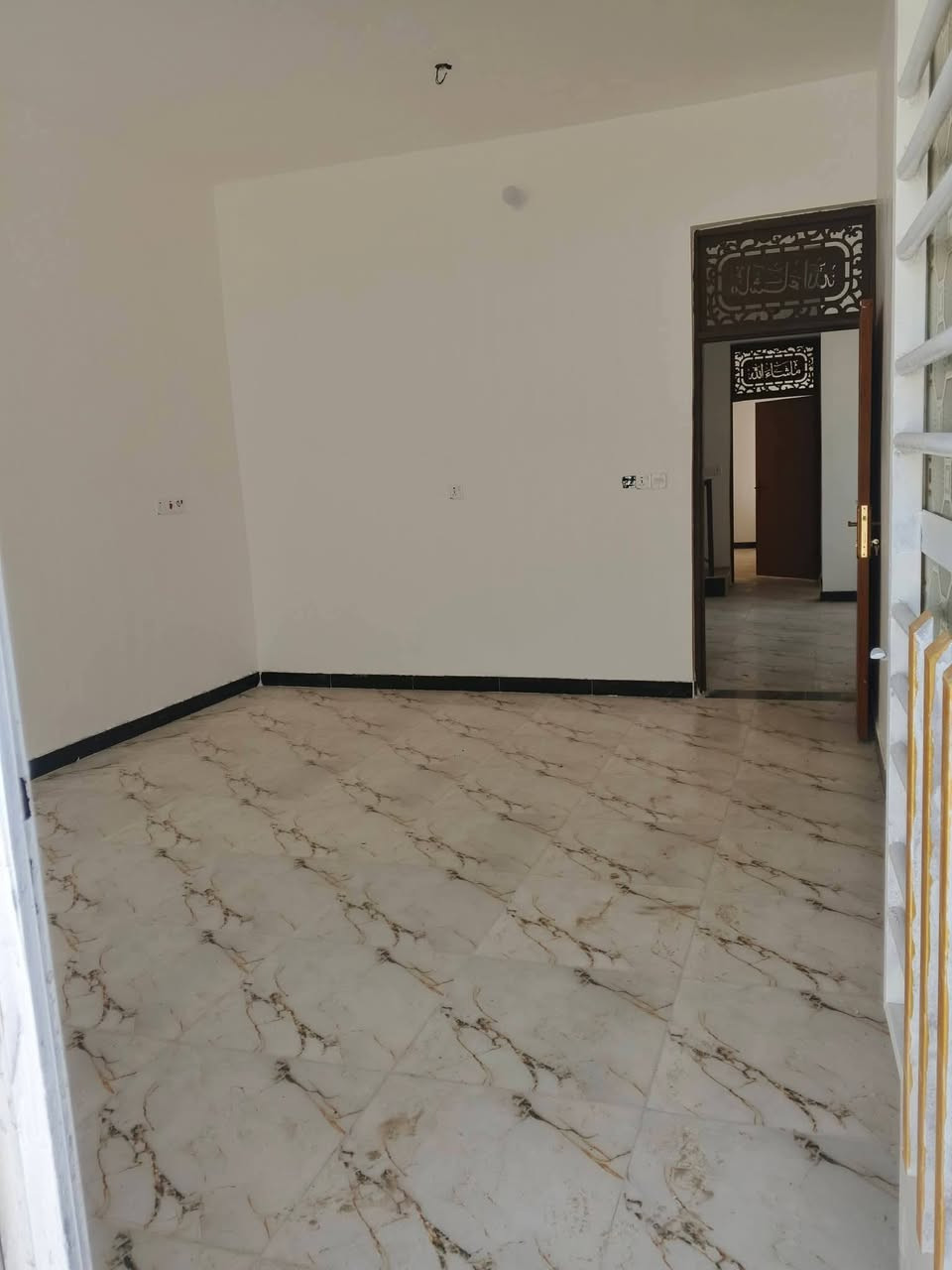 دار سكن زراعي للبيع في حي المتنبي خلف بيت الشيخ معد المساحه ٢٠٠م يحتوي على غرفتين نوم وصاله ومطبخ واستقبال بالاضافه إلى حديقتين بناء حديث مسلح للاستفسار الاتصال على الرقم
‏‪***********
دار سكن زراعي للبيع في حي المتنبي خلف بيت الشيخ معد المساحه ٢٠٠م يحتوي على غرفتين نوم وصاله ومطبخ واستقبال بالاضافه إلى حديقتين بناء حديث مسلح للاستفسار الاتصال على الرقم

دار سكن زراعي للبيع في حي المتنبي خلف بيت الشيخ معد المساحه ٢٠٠م يحتوي على غرفتين نوم وصاله ومطبخ واستقبال بالاضافه إلى حديقتين بناء حديث مسلح للاستفسار الاتصال على الرقم
