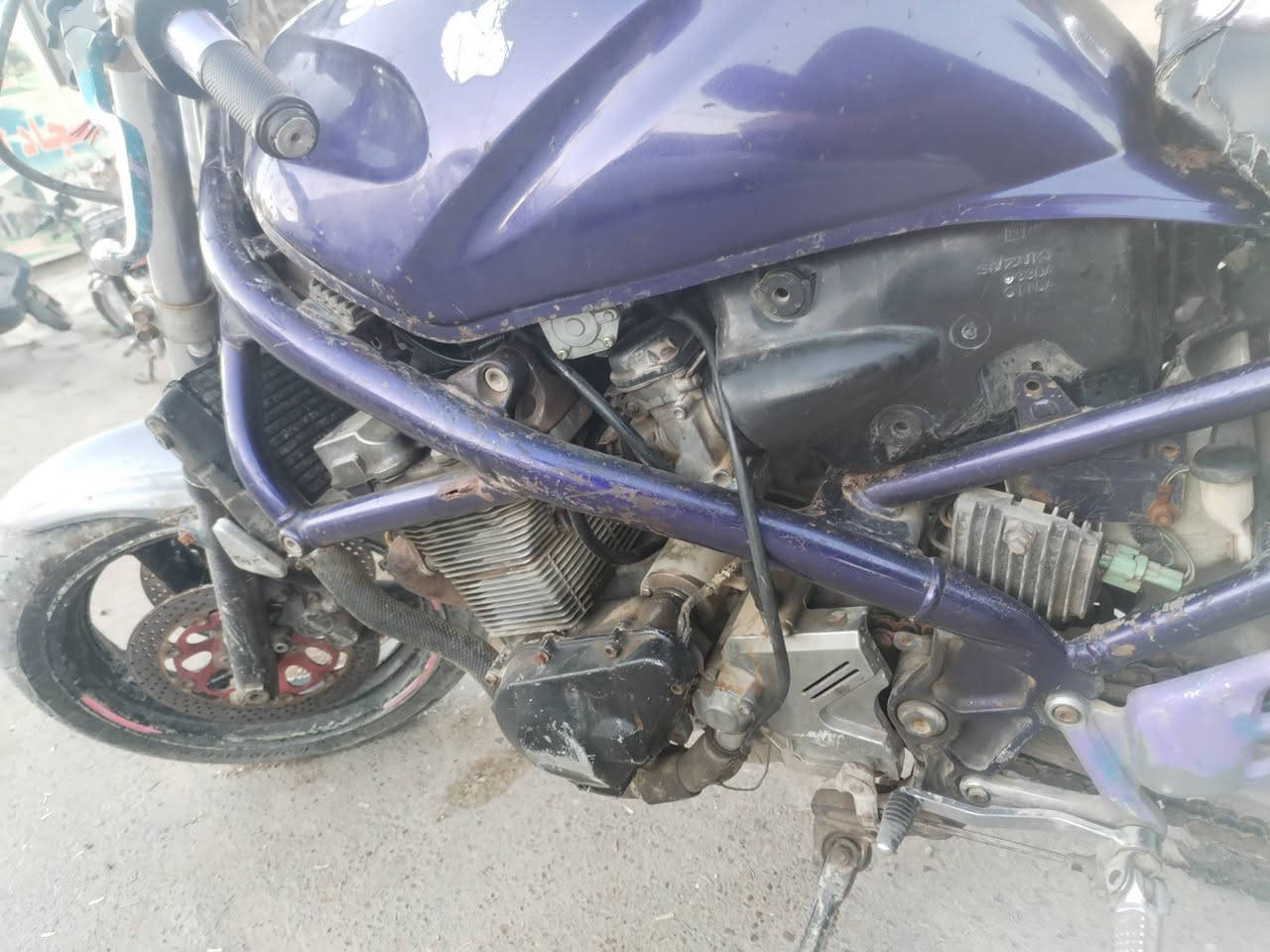 السلام عليكم مرخصت صاحب الكروب
دراجه للبيع مكينه400 اكفله تشتغل وخرسه عطله بس كهربائيات للبيع السعر 450 مكاني بغداد الحريه ***********
