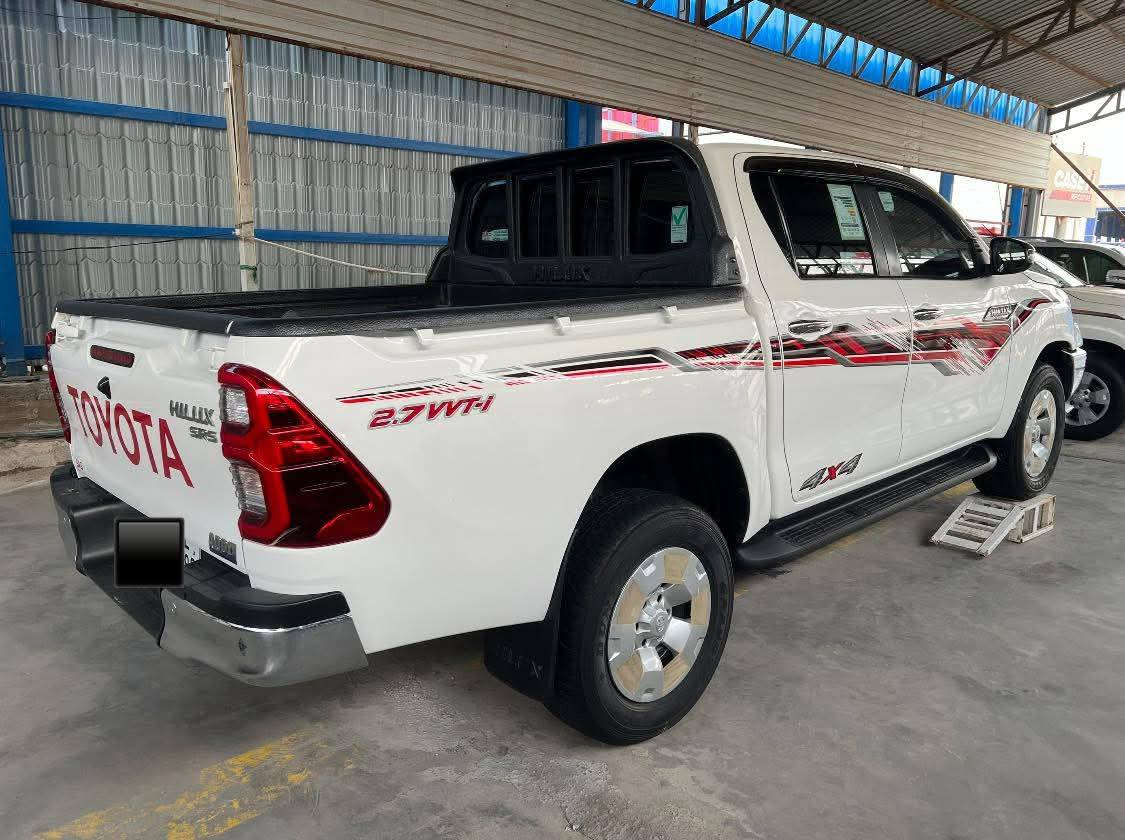 سلام عليكم هيلوكس البيع كفاله عامه من شخط
 2023 فور ويل/ على وضع الشركه سبير ما نازل فول مواصفات تبريد كير عادي  تبريد ثلاث قطع رقم ربيل/ ***********
