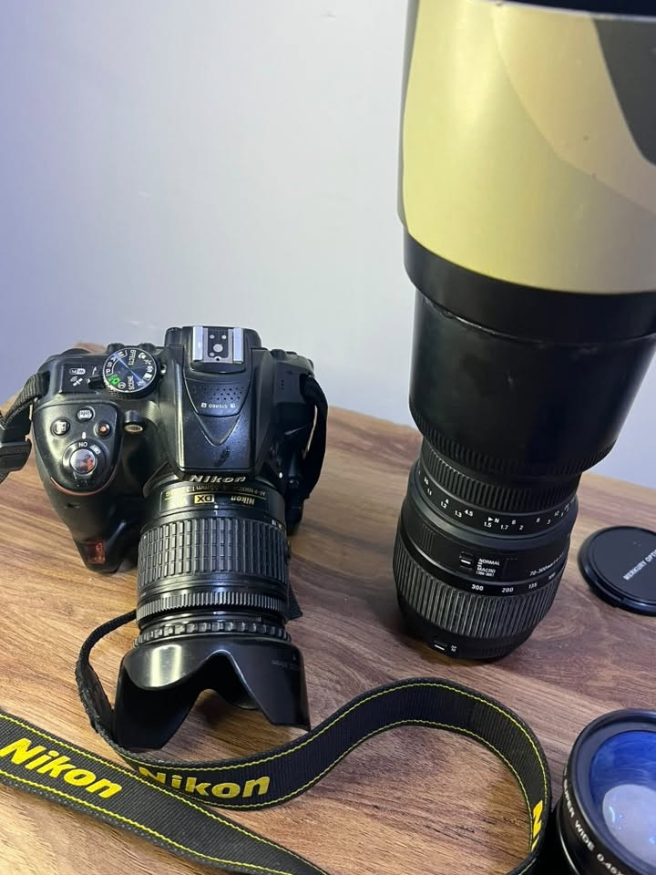 البيع نيكون 5300
عدسه 70-300
عدسه 18-55
رام 32
دبل هود
كراب دبل بطاريه 
موجود واتساب ***********
