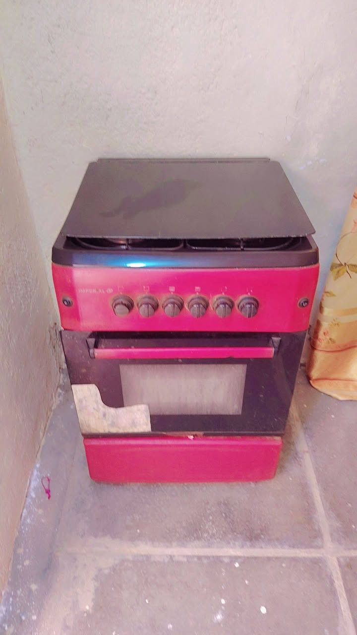 ***********
للبيع طباخ سعر 100
ثلاجه سعر 90
