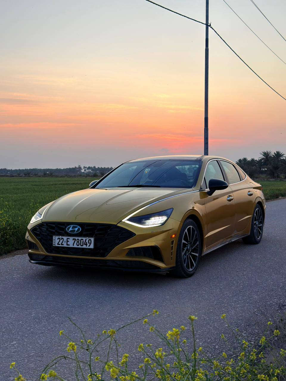 السلام عليكم سوناتا 2020 للبيع
اللون: ذهبي ✨

محرك: 1.6 لتر تيربو (4 سلندر

 الأداء والاستهلاك:
 • تسارع جيد وسحب ناعم
 • اقتصادية بالوقود (حوالي 27–36 MPG)  
 • قيادة مريحة وثابتة

المواصفات الداخلية:
 • شاشة وسطية كبيرة
 • Apple CarPlay + Android Auto
 • تشغيل بصمة 
 • مكيف أوتوماتيك بارد ❄️
 • تحكم بالمقود (ستيرن)
 • تدفئة مقاعد و تحكم مناخ منفصل للتدفئة و التبريد
.

🚘 المواصفات الخارجية:
 • تصميم حديث وشبابي
 • إنارة LED أمامية وخلفية
 • شكل رياضية
 • كاميرا خلفية
 • حساسات

الأمان:
 • نظام مانع الانزلاق
 • نظام ثبات إلكتروني
 • تحذير تصادم
 • حساسات نقاط عمياء
الضرر:
حادث ضرر من امريكا باببين تبديل وشويه تعديل بجاملغ الخلفي  صور حادث موجوده وسونار موجود 
السعر 159 وبيها مجال 
الشراي للاتصال فقط 
رقم : ***********
