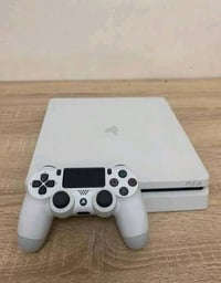 PS4 مهكر • هارد 1تيرا • ٣ يدات