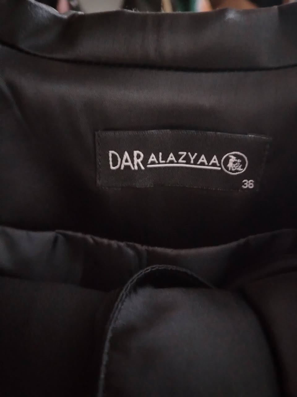 قاط للبيع لبسته مره وحده بتخرجي اخذته من دار الازياء بلمنصور ب١٩٠ الف قياس ٣٨ بنطرون كيلوت فاحم اريده بسعر ٧٥ الف وبي مجال خامته ثكيله سواد


**إذا كنت صاحب هذا الإعلان وتريد حذفه لأي سبب، رجاءا أرسل رسالة إلى الدعم الفني**