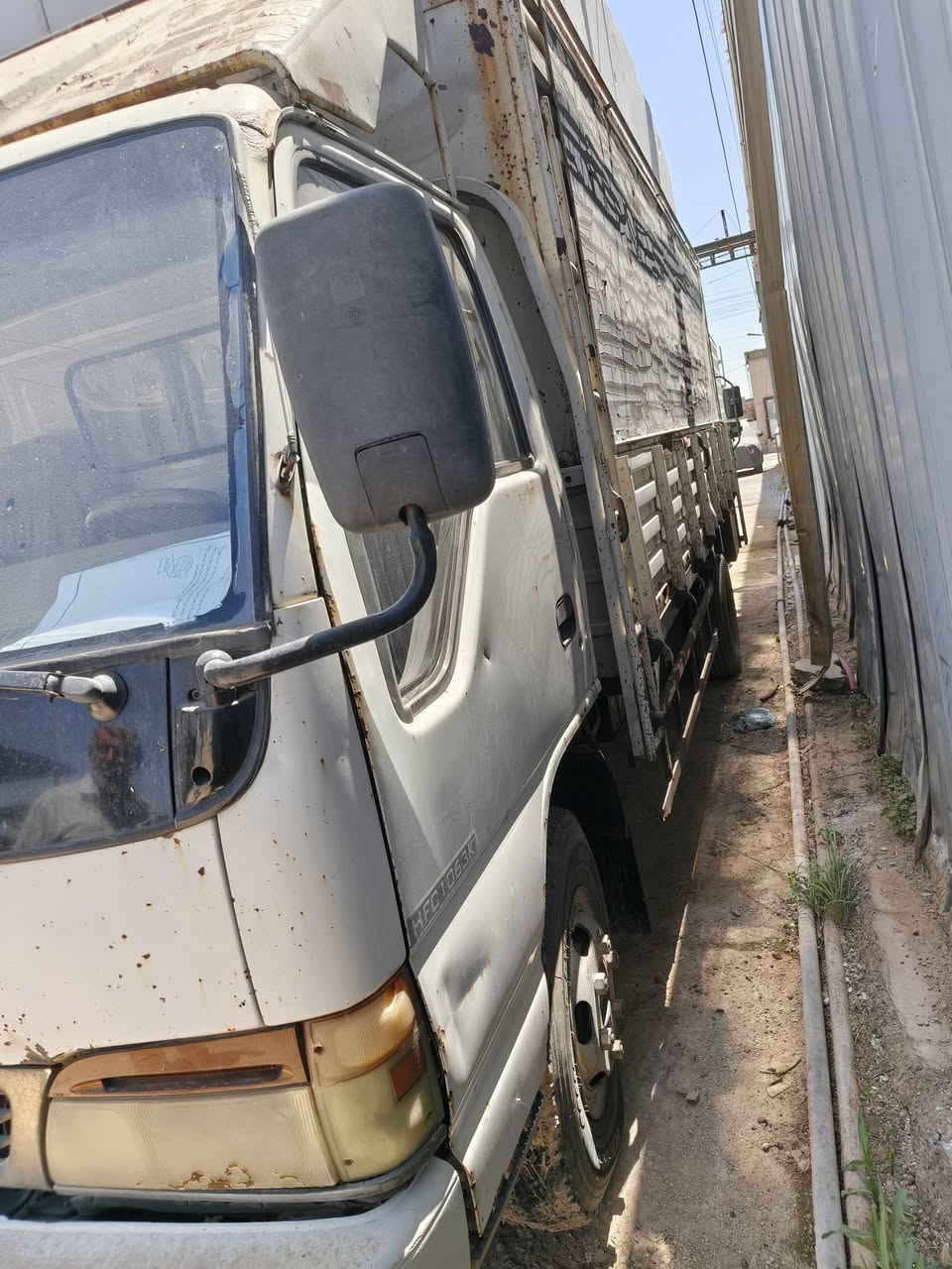 السلام عليكم يوجد سياره نوع جاك (jac) موديل 2008 كير محرك اكسل مكفول وضمان حمل 4 طن السعر 100$ وبيها مجال للاستفسار الاتصال على الرقم (***********)
