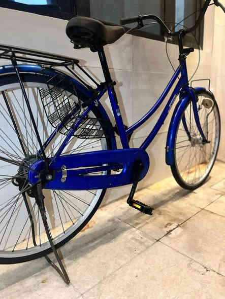 يا الله شباب بايسكل بناتي مال حاويه بايسكل كامل مكمل 
حساس داينمو شغال بايسكل بعده محد صاعد بي 
حاويه اكرر
حجم 26
وياله مختمه 
لون حلو 💙
مكان بغداد بياع.   راسلوني علا رقم وبل خدمه اني.  {***********}
                             سعره 100. وخادم لطيبين 🔥💯
