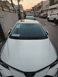 للبيع كورلا هايبرد  موديل ٢٥ شكل الخليجي   ماشيه ٦ ألف فقط بحالة الزير...