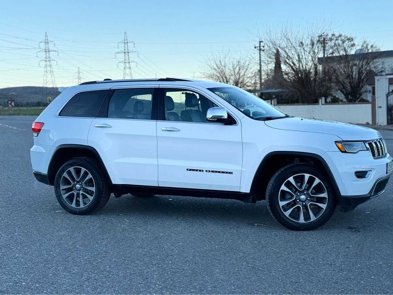 جێب ٢٠١٨ لمیتد فول  کوشن گەرم و سارد 
پانۆراما
دەبڵ ئەکسل
بێ بۆیاخ کلین تایتل
٨٠.٠٠٠ میل رۆشتووە 
حساب کە سفرە زۆر پاک و جوانە 
***********
٢٨٥ و معامەلەیە کەم السليمانية, العراق
