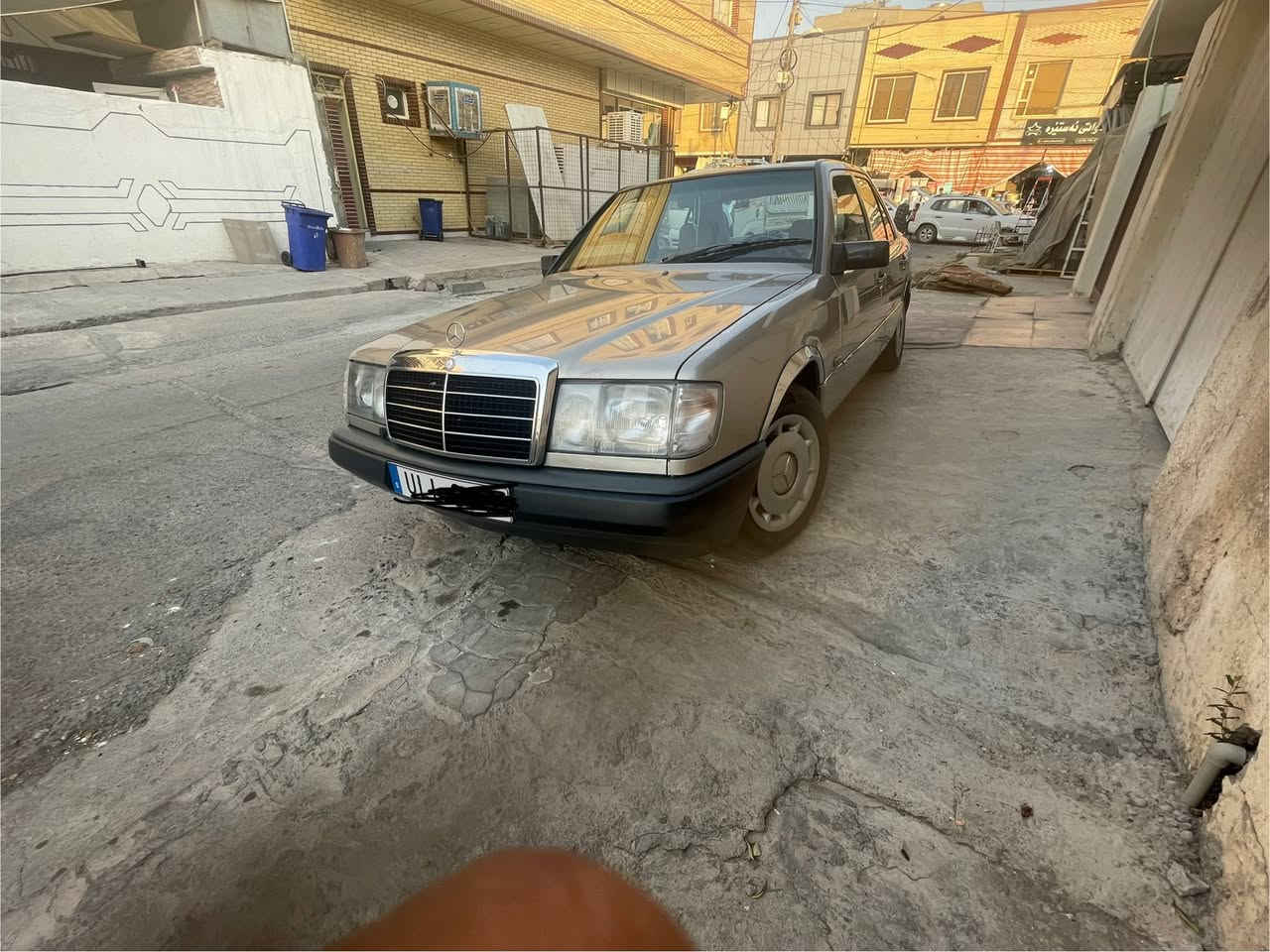 مرسيدس W124 300E موديل 1985 – كيرر أوتوماتيك

للبيع بحالة جيدة جداً بالنسبة لعمرها، والسيارة شغالة وما فيها مشاكل.

• محرك 6 سلندر  
• تسجيل أوروبي  
• جميع الأوراق متوفرة للتسجيل في العراق  
.وتترقم اربيل ايضا والسياره حاليا علحدود زاخو حاضره للبيع

الرجاء فقط الجادين.  
للمزيد من المعلومات والسعر الاتصال على الرقم: ‎+46764146883


**إذا كنت صاحب هذا الإعلان وتريد حذفه لأي سبب، رجاءا أرسل رسالة إلى الدعم الفني**