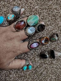 عندي هذني خواتم اريد ابيعهم شلع 13 خاتم قيم بلي يرضي الله وبل عافيه بغ...