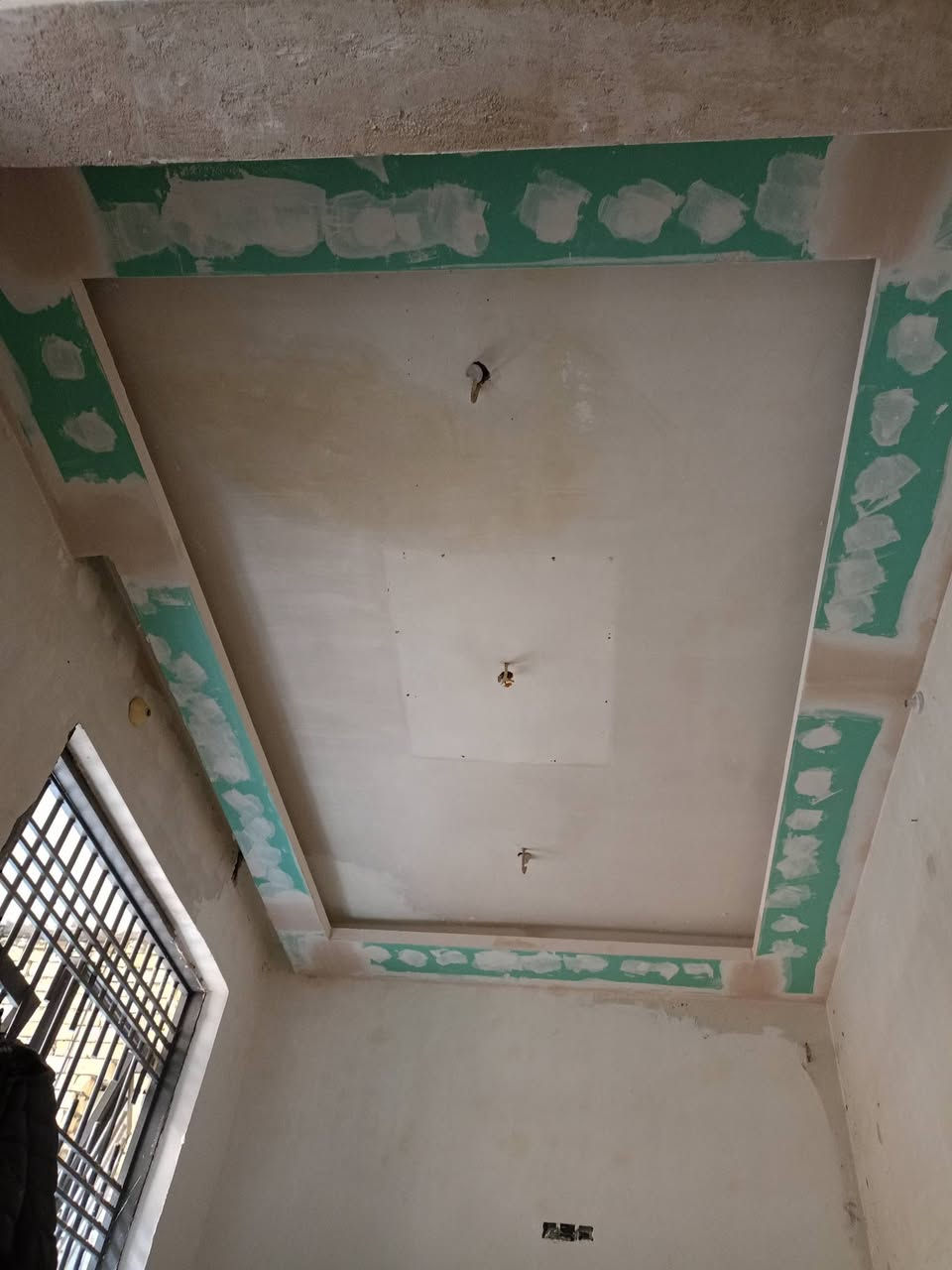 تَم بحَمد اللَّه ( أحد أعمالنا )
طلس بوكس ديكور 
جوين و برغي 
(  إخفاء الجوين و التيب جوين و البرغي بـ الطلس )
المادة المستخدمة للطلس ( الستن ) 
المادة المستخدمة لطلس بوردكس الحمامات 
( معجون مخصص من شركة اصباغ الجزيره فرع كربلاء )
للإستفسار : *********** 
أمير اليساري
